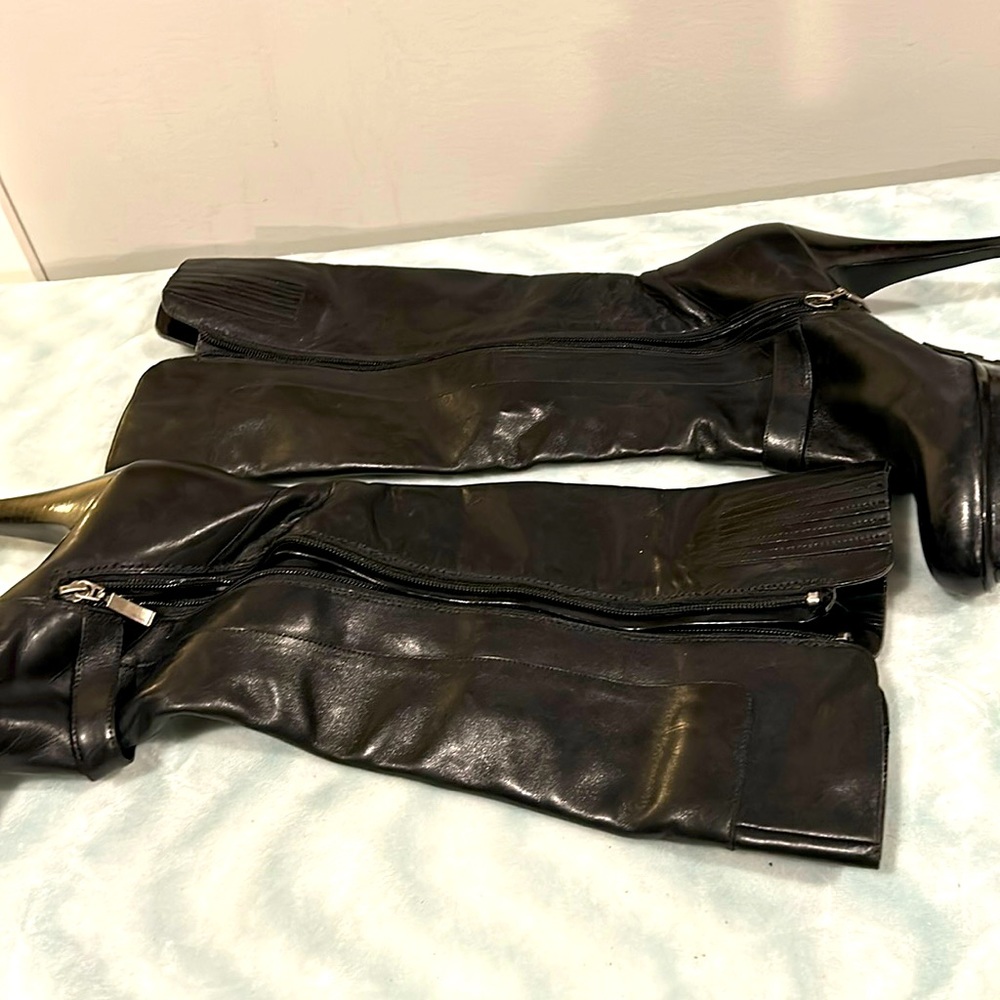 Black used Guess boot knee high size 91/2